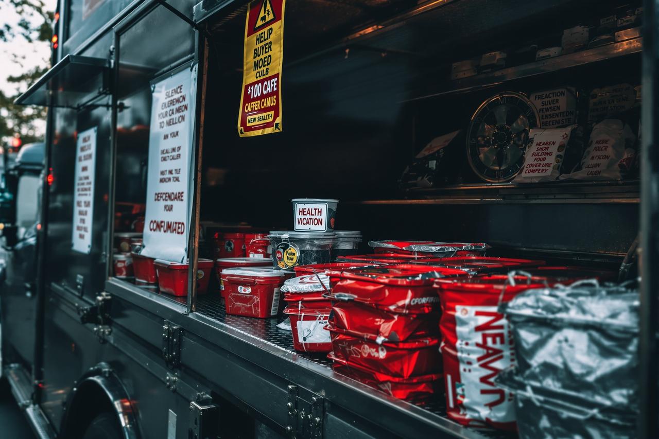 匿名投稿：某剧组盒饭供应商使用地沟油，员工多次吃出老鼠屎 - 吃瓜网址
